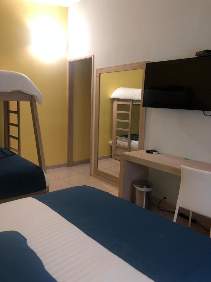 Hostel Paradise St Santa Marta  Ngoại thất bức ảnh